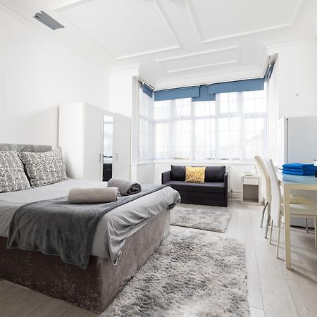 Bright Studio On Golders Green Road Londra Dış mekan fotoğraf